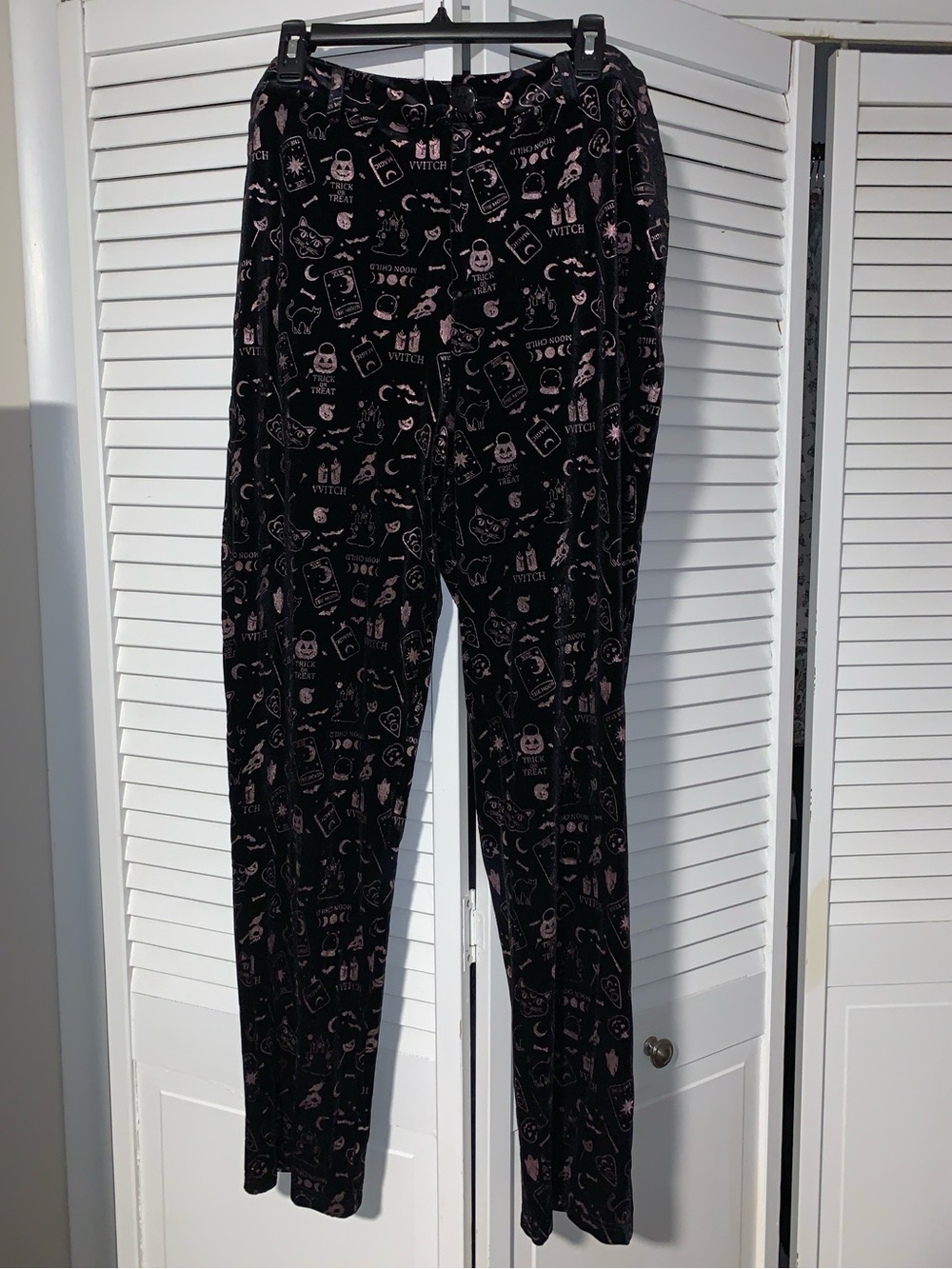 Collectif Plus Size Women’s Maddie Spooky Printed Velvet Pants